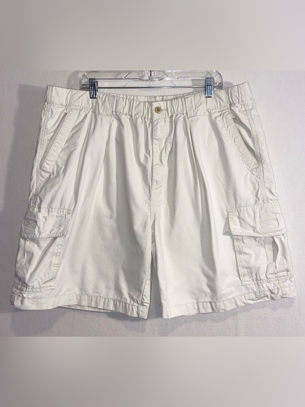 Tommy Bahama men’s cargo shorts